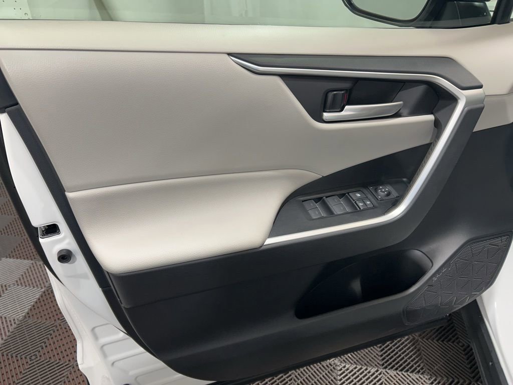 Used 2025 Toyota RAV4 XLE Premium image 18