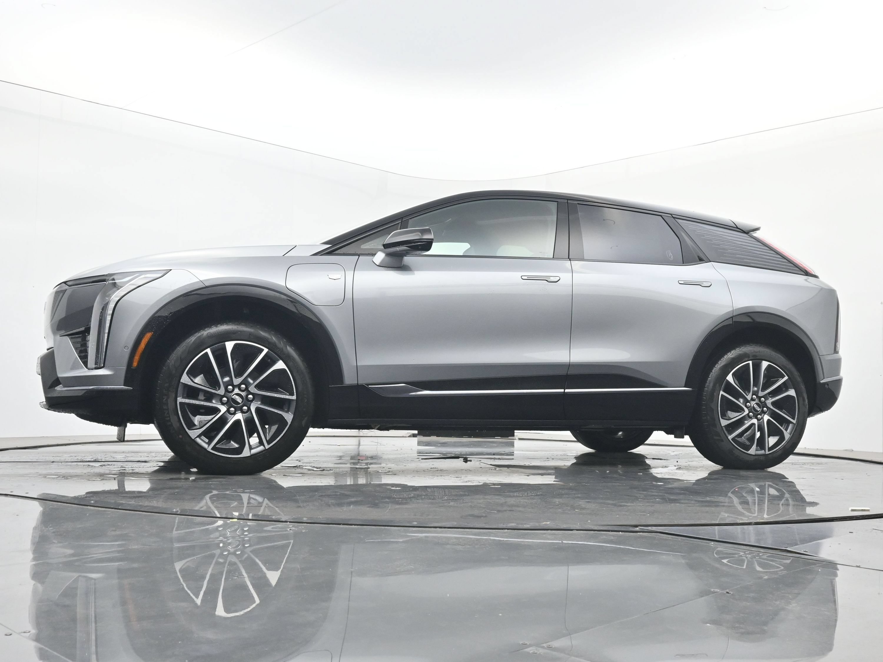 New 2026 Cadillac Optiq Sport 2 w/ LPO, Floor Liner Package AWD/4WD image 16