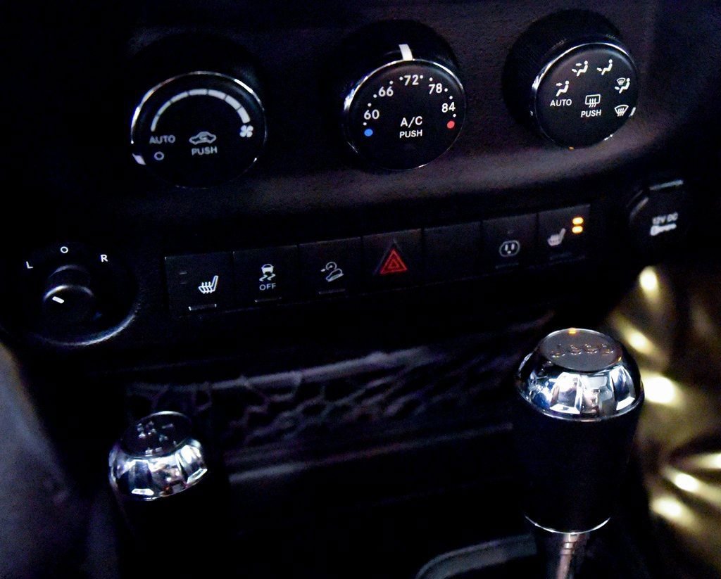 Used 2017 Jeep Wrangler Unlimited Sahara image 20