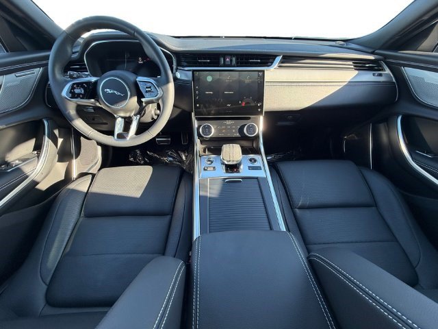 Used 2024 Jaguar XF R-Dynamic SE AWD/4WD image 12