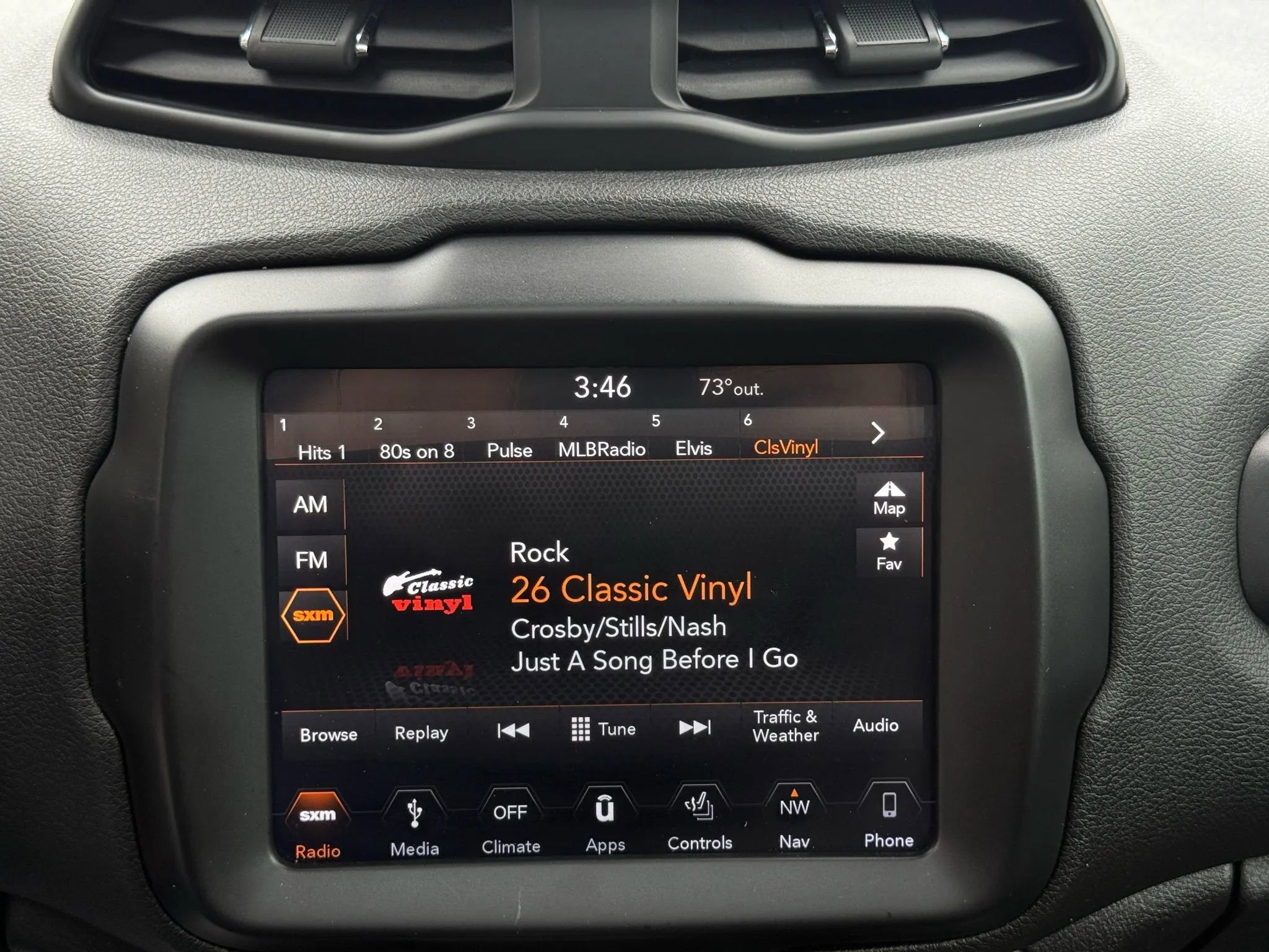 Used 2018 Jeep Renegade Altitude w/ UConnect 8.4 Nav Group image 34