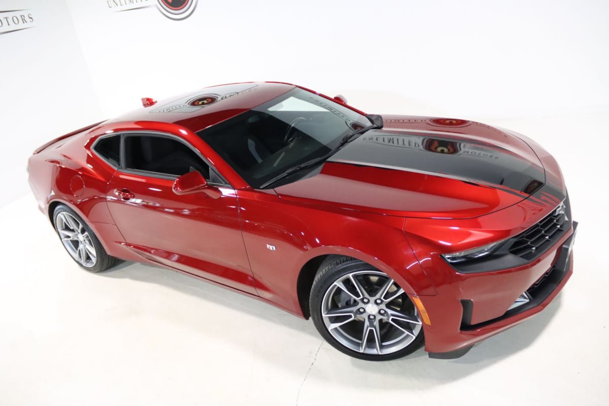 Used 2021 Chevrolet Camaro LT w/ RS Package RWD image 6