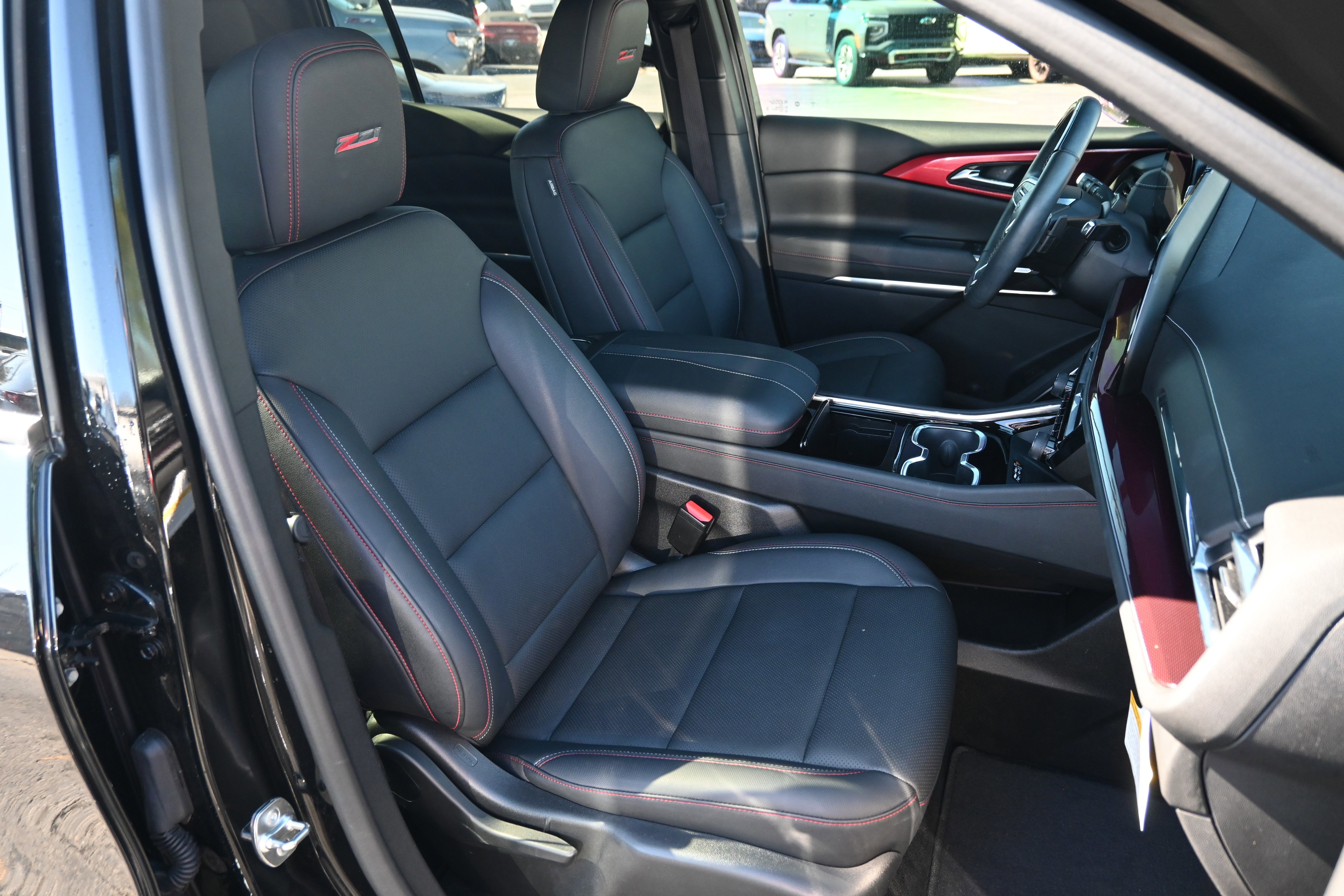 Used 2024 Chevrolet Traverse Z71 w/ Enhanced Driving Package AWD/4WD image 34