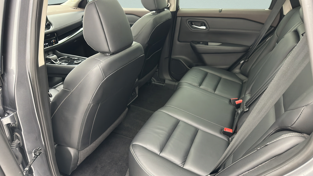 Used 2023 Nissan Rogue SL w/ SL Premium Package AWD/4WD image 9
