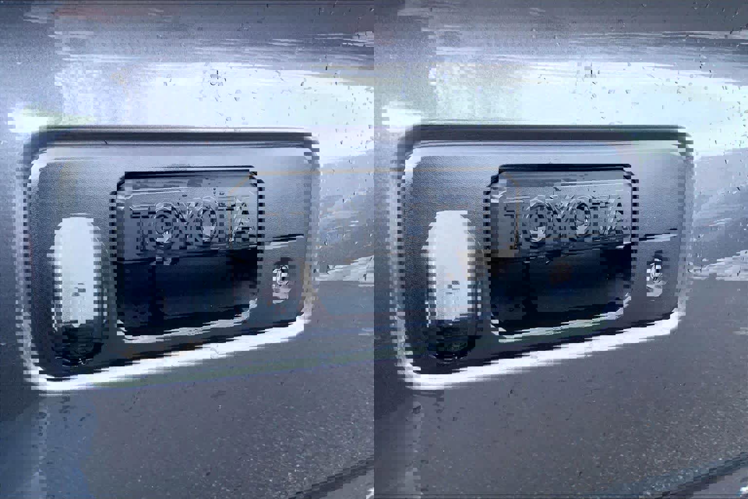 Used 2016 Toyota Tacoma SR5 w/ SR5 Appearance Package (SN) image 33