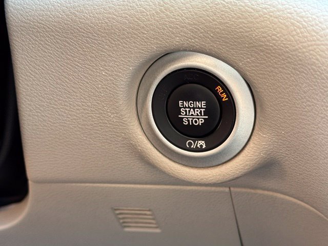 Used 2024 Chrysler Pacifica Touring-L FWD image 18