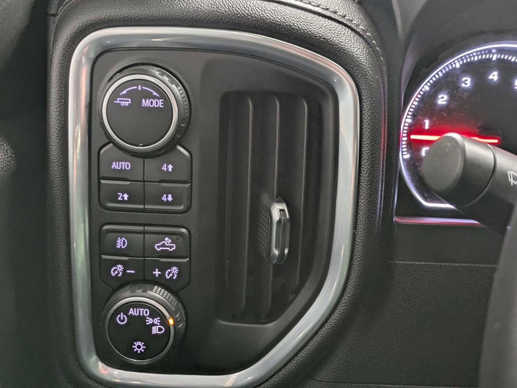 Used 2021 Chevrolet Silverado 1500 LT Trail Boss AWD/4WD image 9