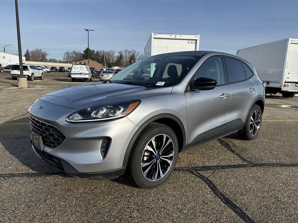 Used 2022 Ford Escape SE w/ SE Sport Appearance Package image 5