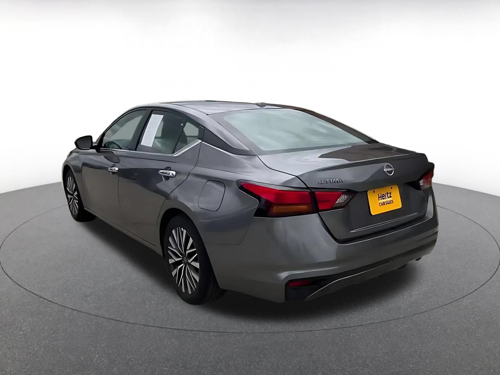 Used 2025 Nissan Altima 2.5 SV FWD image 9