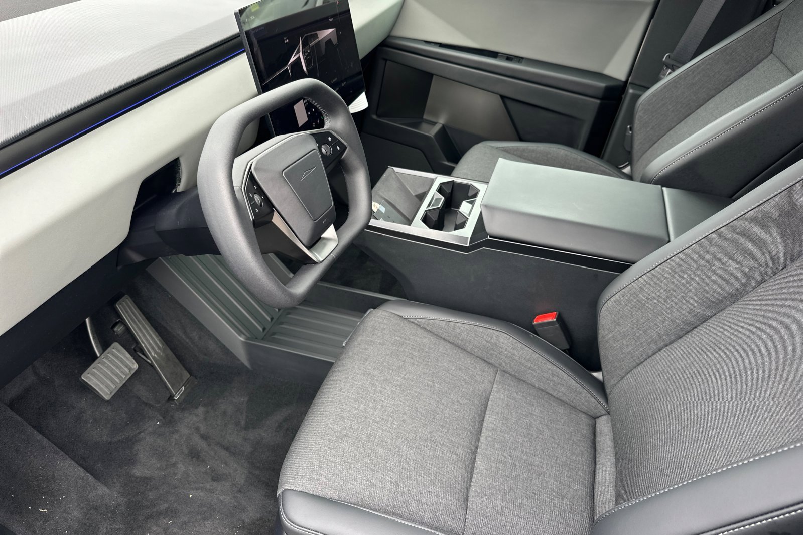 Used 2026 Tesla Cybertruck 2WD Crew Cab image 10