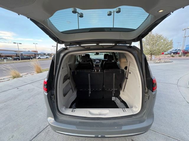 Used 2023 Chrysler Pacifica Limited image 27