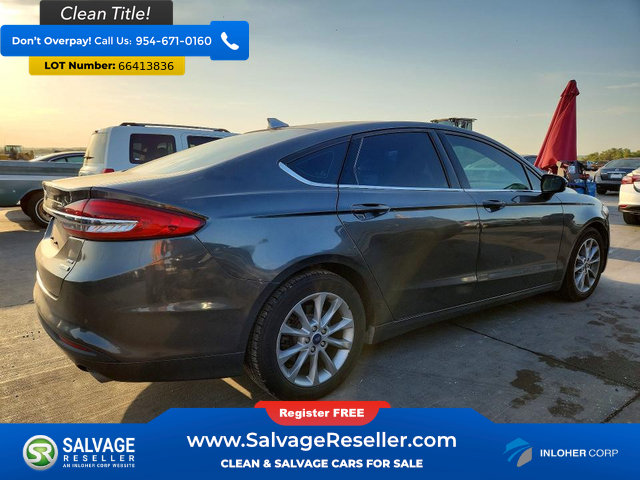 Used 2017 Ford Fusion SE w/ Fusion SE Technology Package FWD image 4