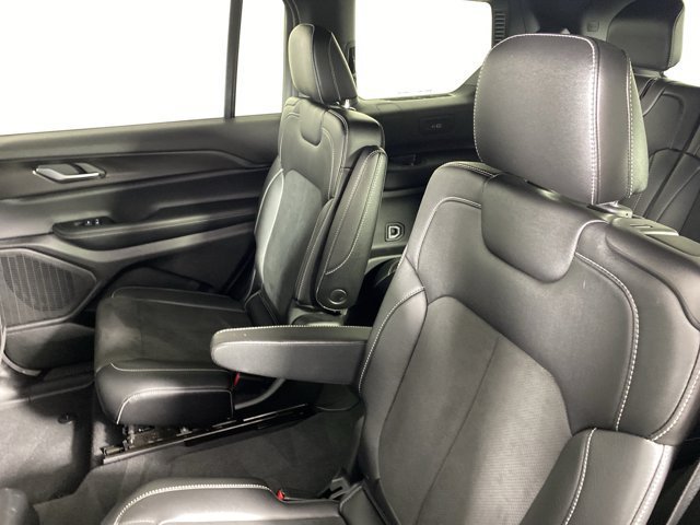 Used 2023 Jeep Grand Cherokee L Laredo AWD/4WD image 32