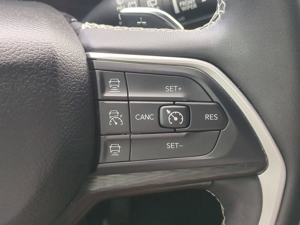Used 2023 Jeep Grand Cherokee Laredo X image 26