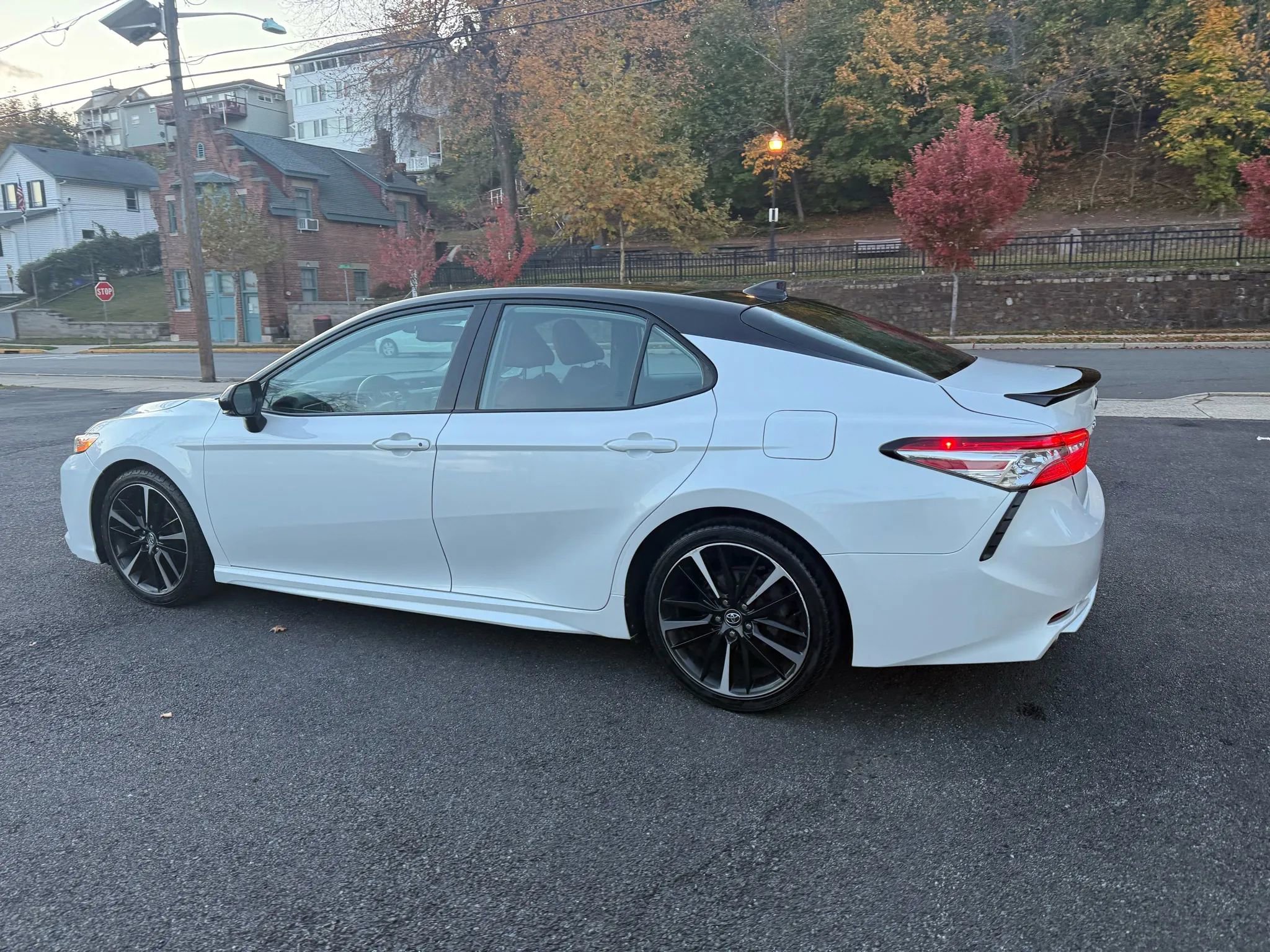 Used 2020 Toyota Camry XSE image 7