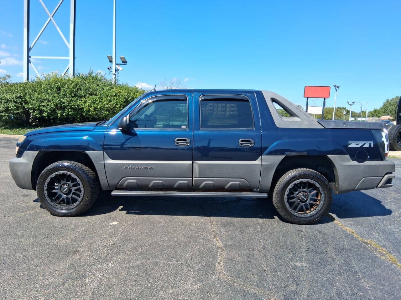 Used 2005 Chevrolet Avalanche Z71 w/ Sun And Sound Package AWD/4WD image 5