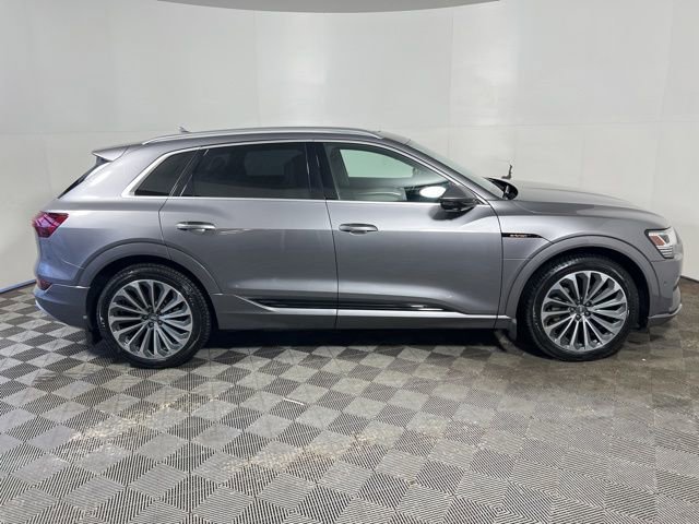 Used 2019 Audi e-tron Prestige w/ Prestige Package image 10