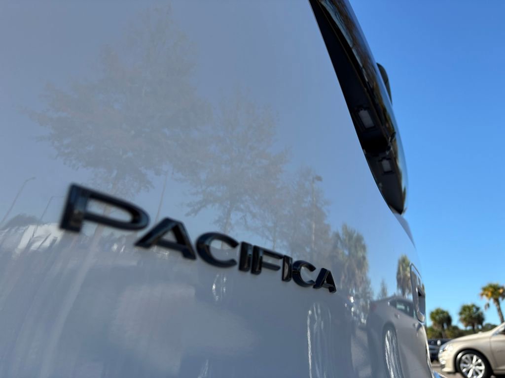 New 2026 Chrysler Pacifica Select image 11