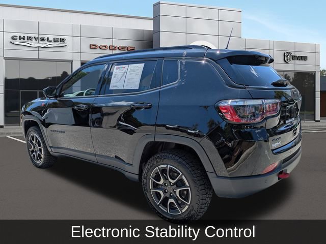 Used 2025 Jeep Compass Trailhawk image 6