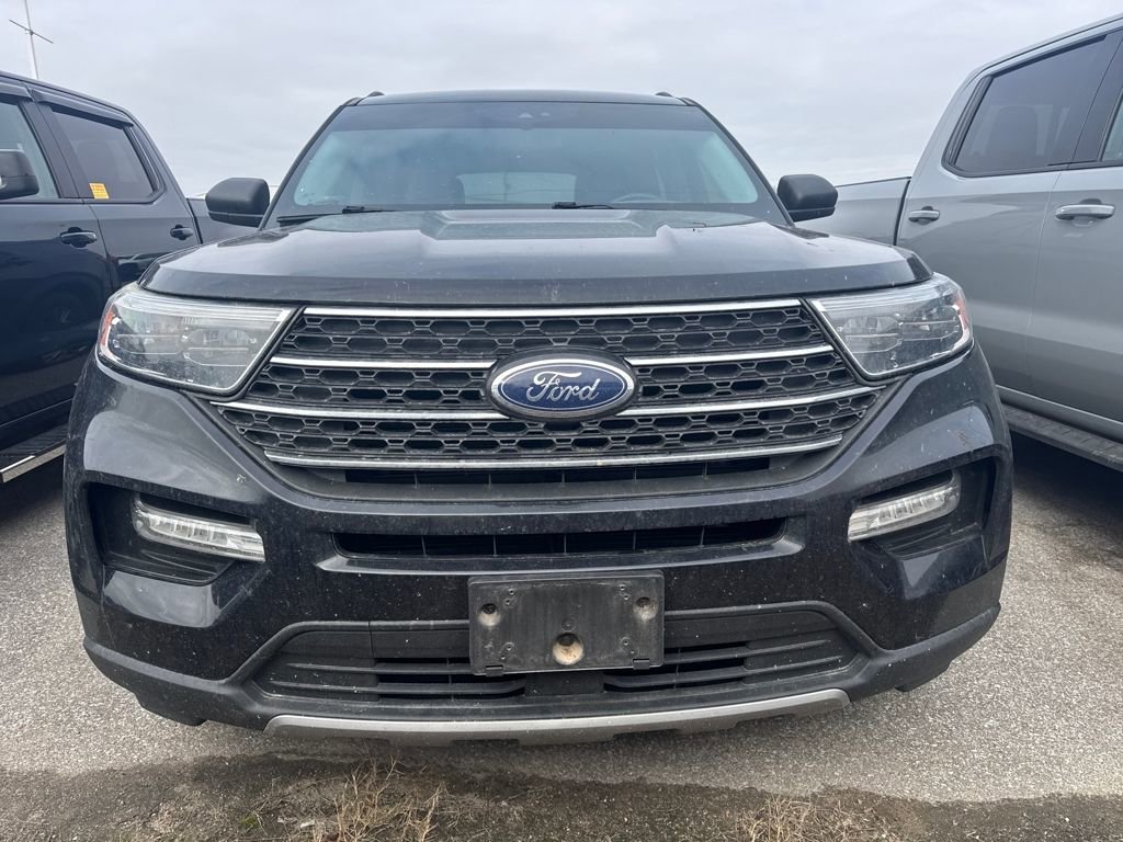 Used 2022 Ford Explorer XLT w/ Equipment Group 202A image 2