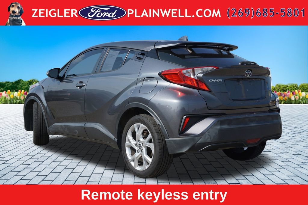 Used 2018 Toyota C-HR XLE FWD image 3