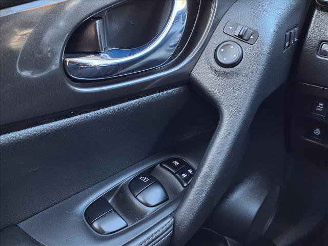 Used 2020 Nissan Rogue SV w/ Premium Package image 24