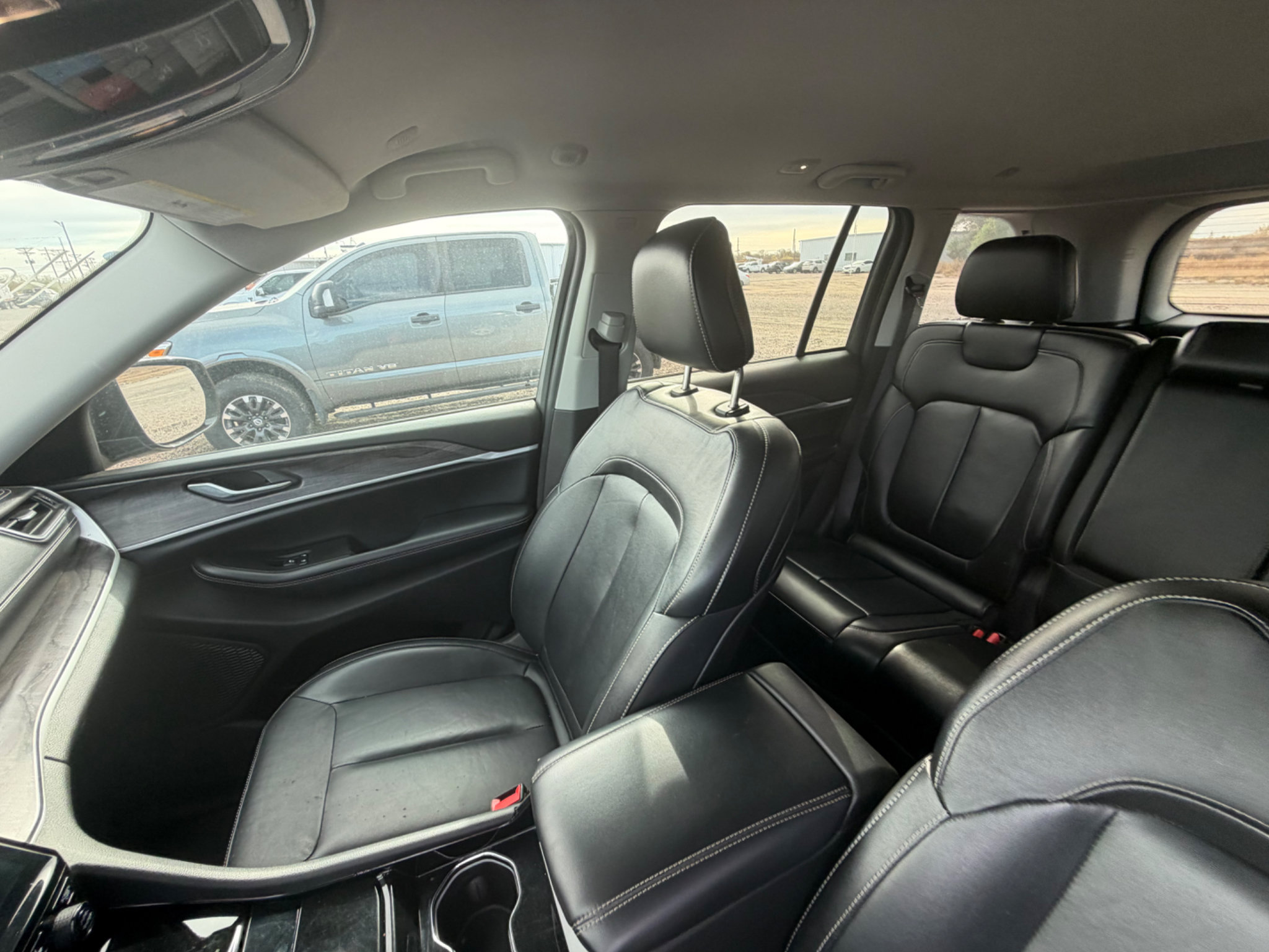 Used 2023 Jeep Grand Cherokee Limited AWD/4WD image 24
