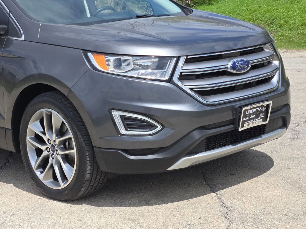 Used 2017 Ford Edge Titanium w/ Equipment Group 301A AWD/4WD image 2