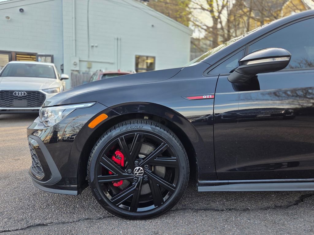 Used 2022 Volkswagen GTI SE FWD image 10