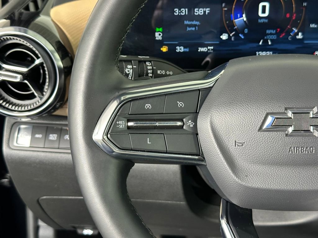 Used 2025 Chevrolet Equinox ACTIV w/ Safety and Technology Package AWD/4WD image 13