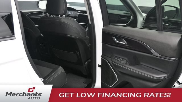 Used 2022 Jeep Grand Cherokee Laredo w/ Luxury Tech Group I AWD/4WD image 17