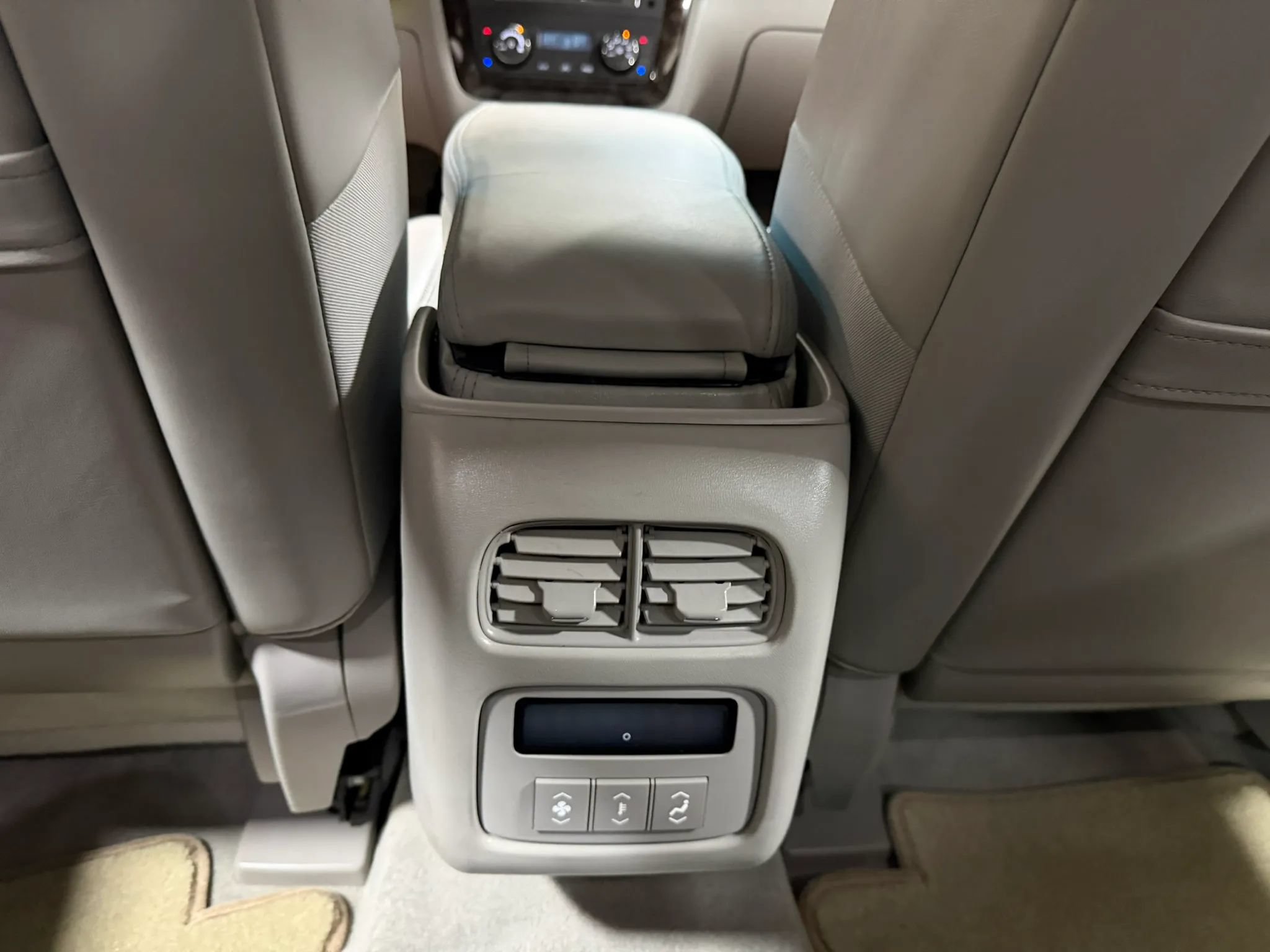 Used 2009 Cadillac DTS w/ Trunk Convenience Package FWD image 46