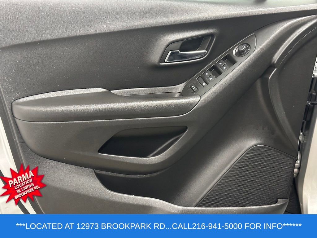 Certified 2022 Chevrolet Trax LT w/ LT Convenience Package AWD/4WD image 7
