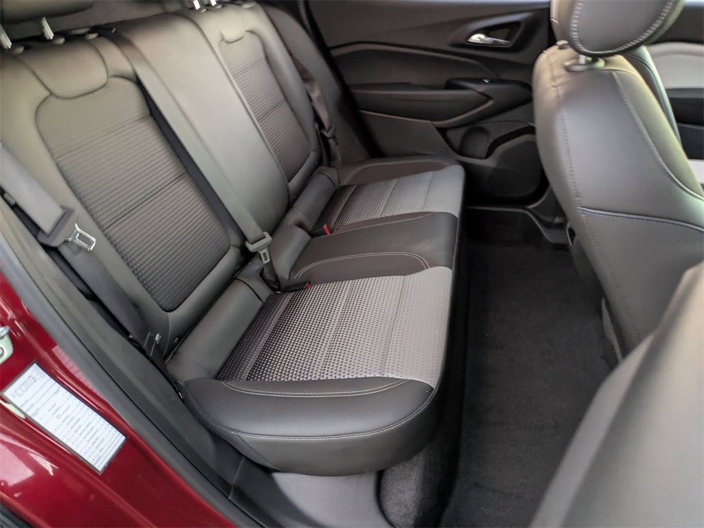 Used 2025 Chevrolet Trax LT w/ LT Convenience Package image 27