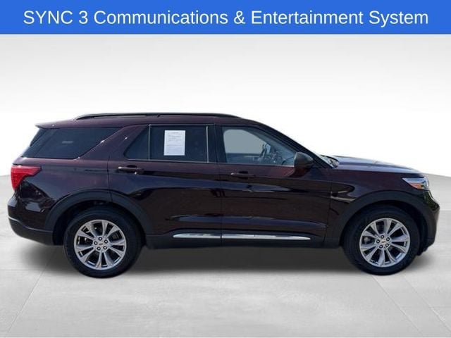 Used 2023 Ford Explorer XLT w/ Equipment Group 202A AWD/4WD image 9