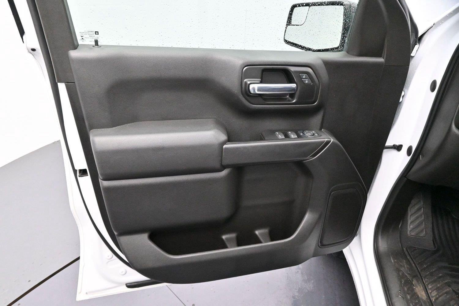 Used 2022 Chevrolet Silverado 1500 Custom w/ Safety Confidence Package RWD image 9