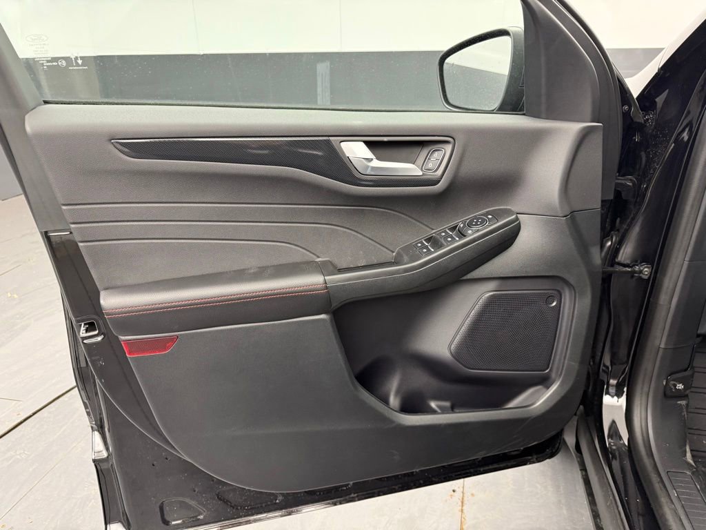 New 2026 Ford Escape ST-Line w/ Cold Weather Package AWD/4WD image 23