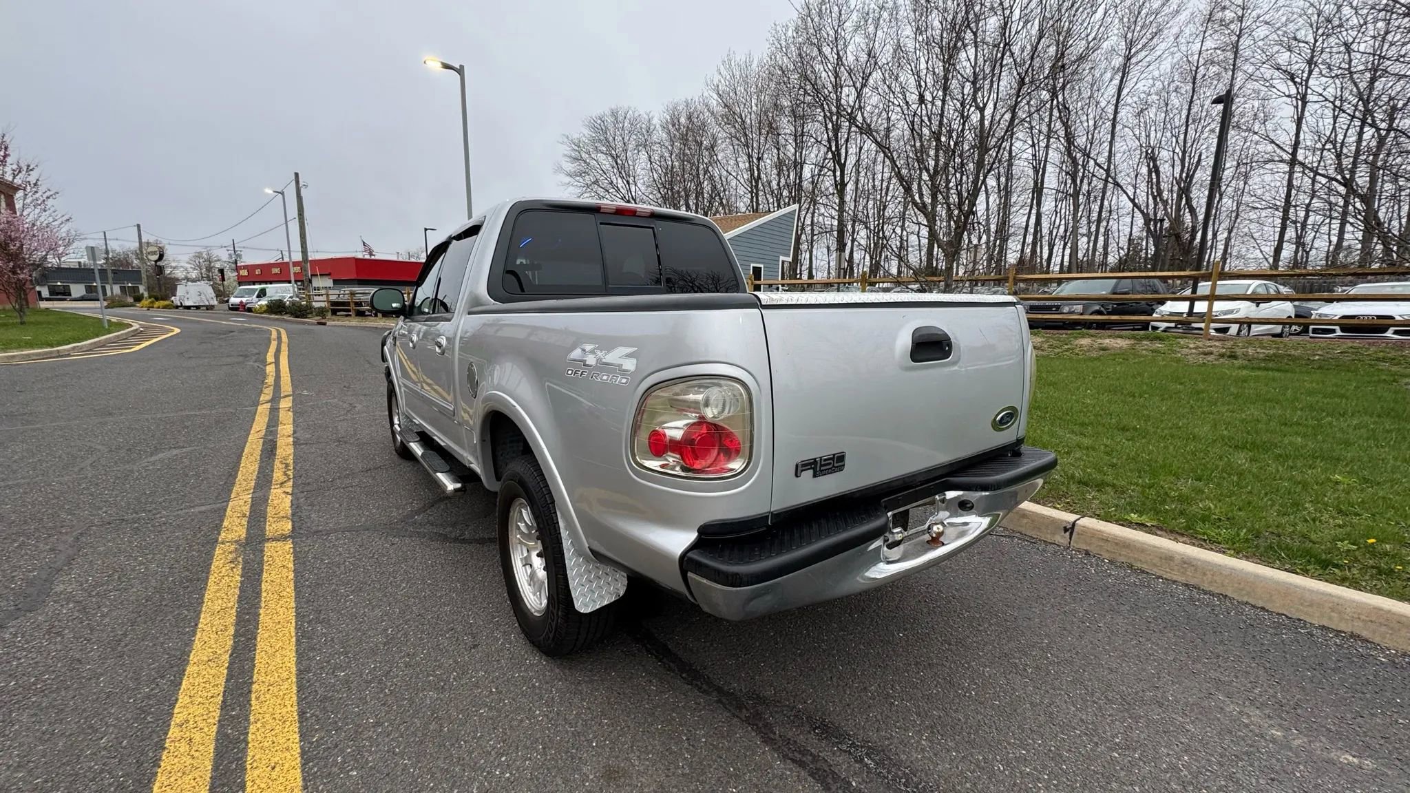 Used 2001 Ford F150 4x4 SuperCrew image 4