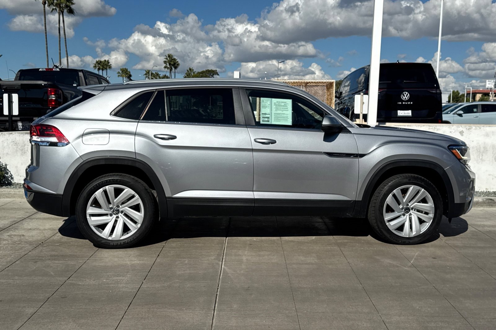 Certified 2022 Volkswagen Atlas Cross Sport SE image 4