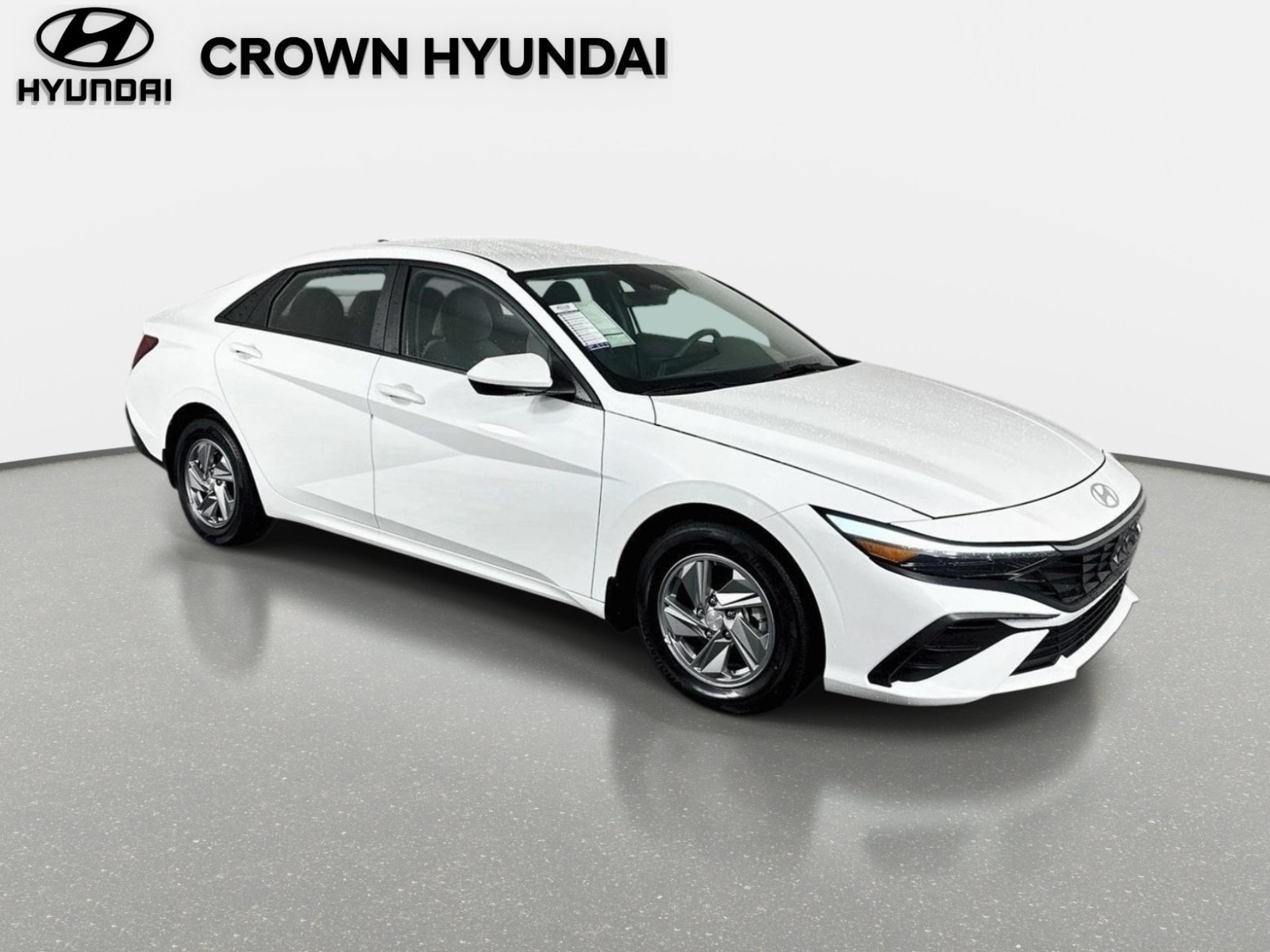 Used 2024 Hyundai Elantra SE FWD image 3