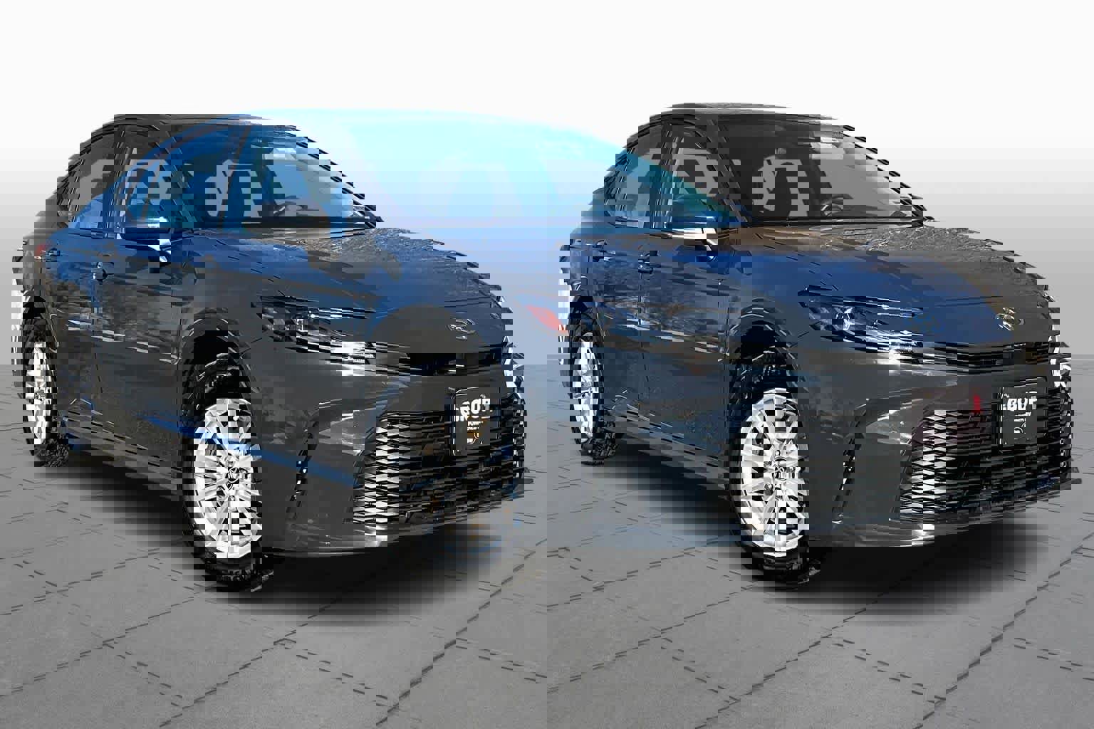 Used 2025 Toyota Camry LE image 3