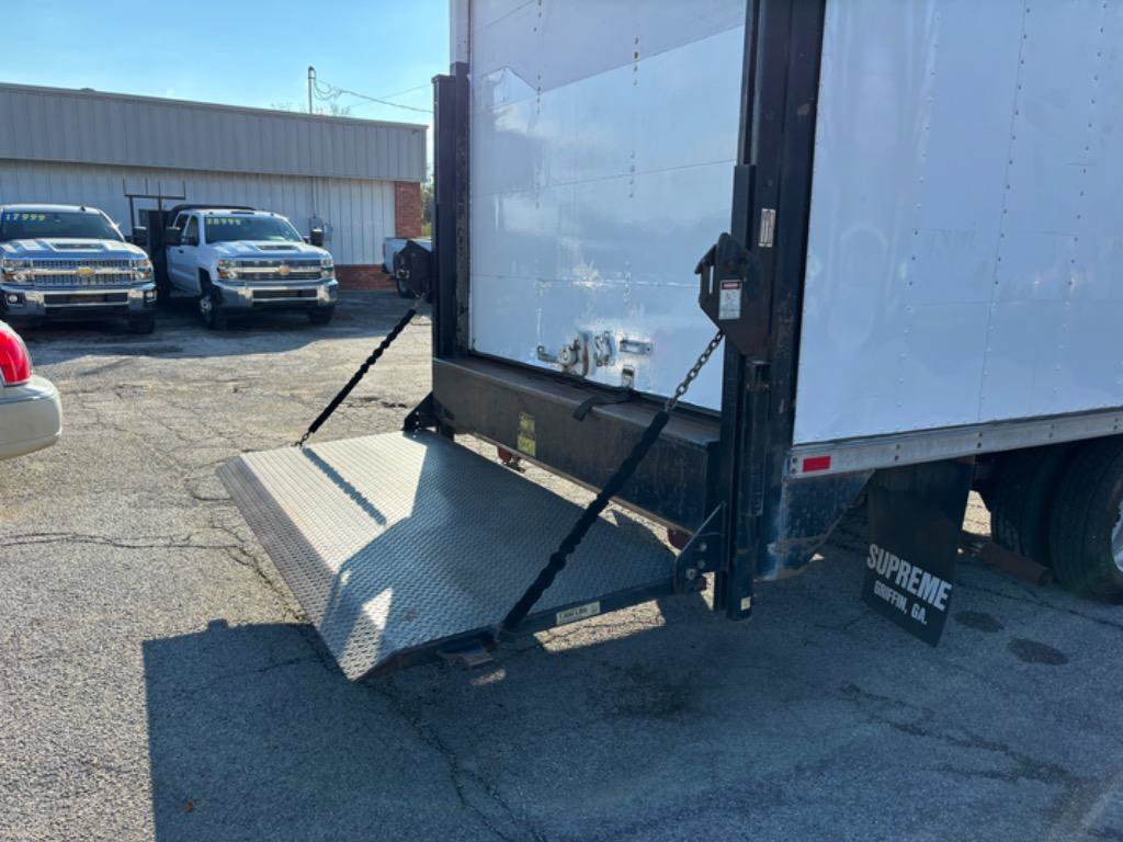 Used 2004 Ford E-350 and Econoline 350 Super Duty RWD image 7
