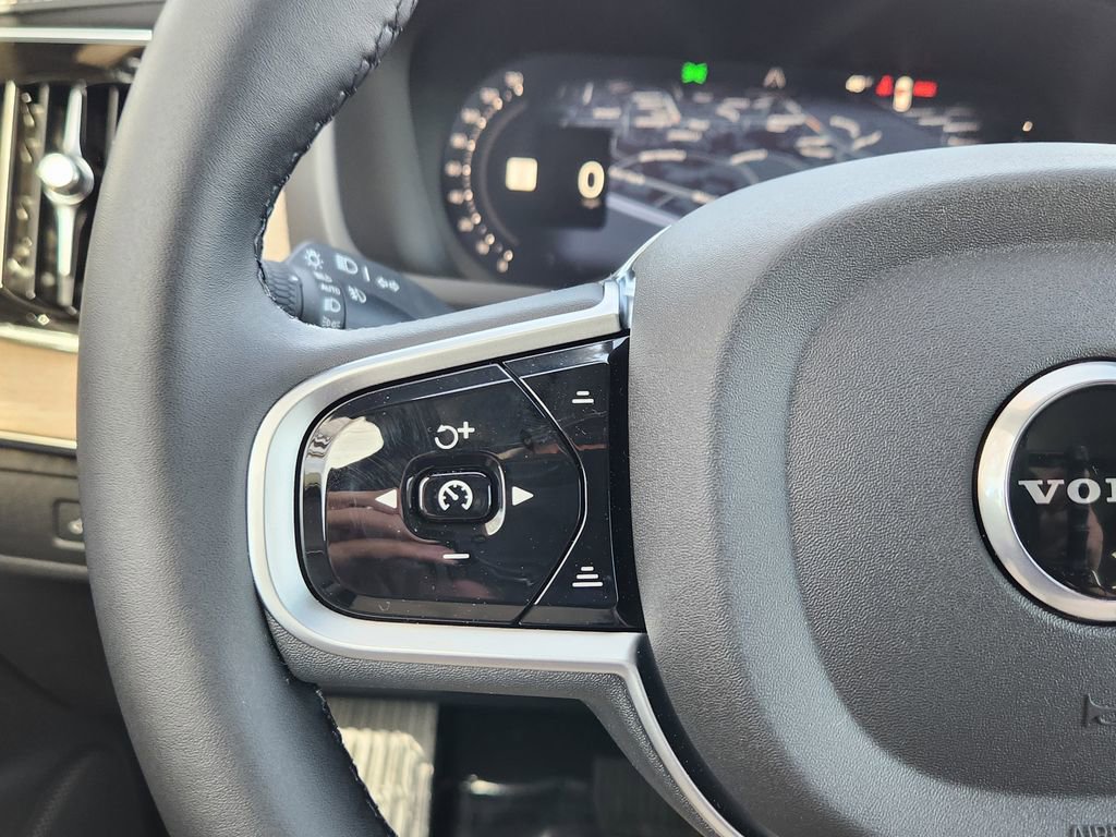 New 2026 Volvo XC90 T8 Plus w/ Protection Package Premier image 15