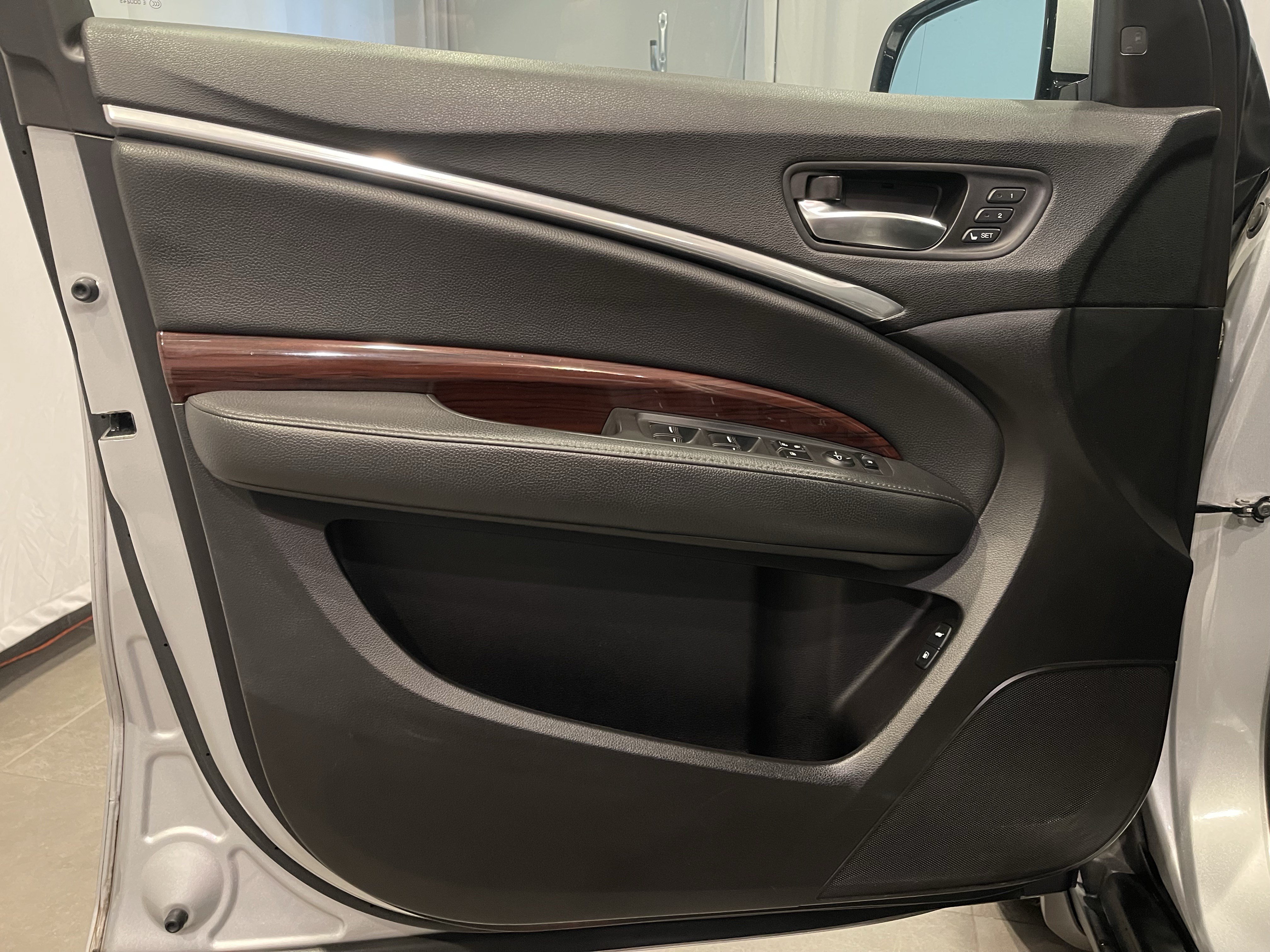 Used 2015 Acura MDX SH-AWD w/ Tech & Entertainment image 12