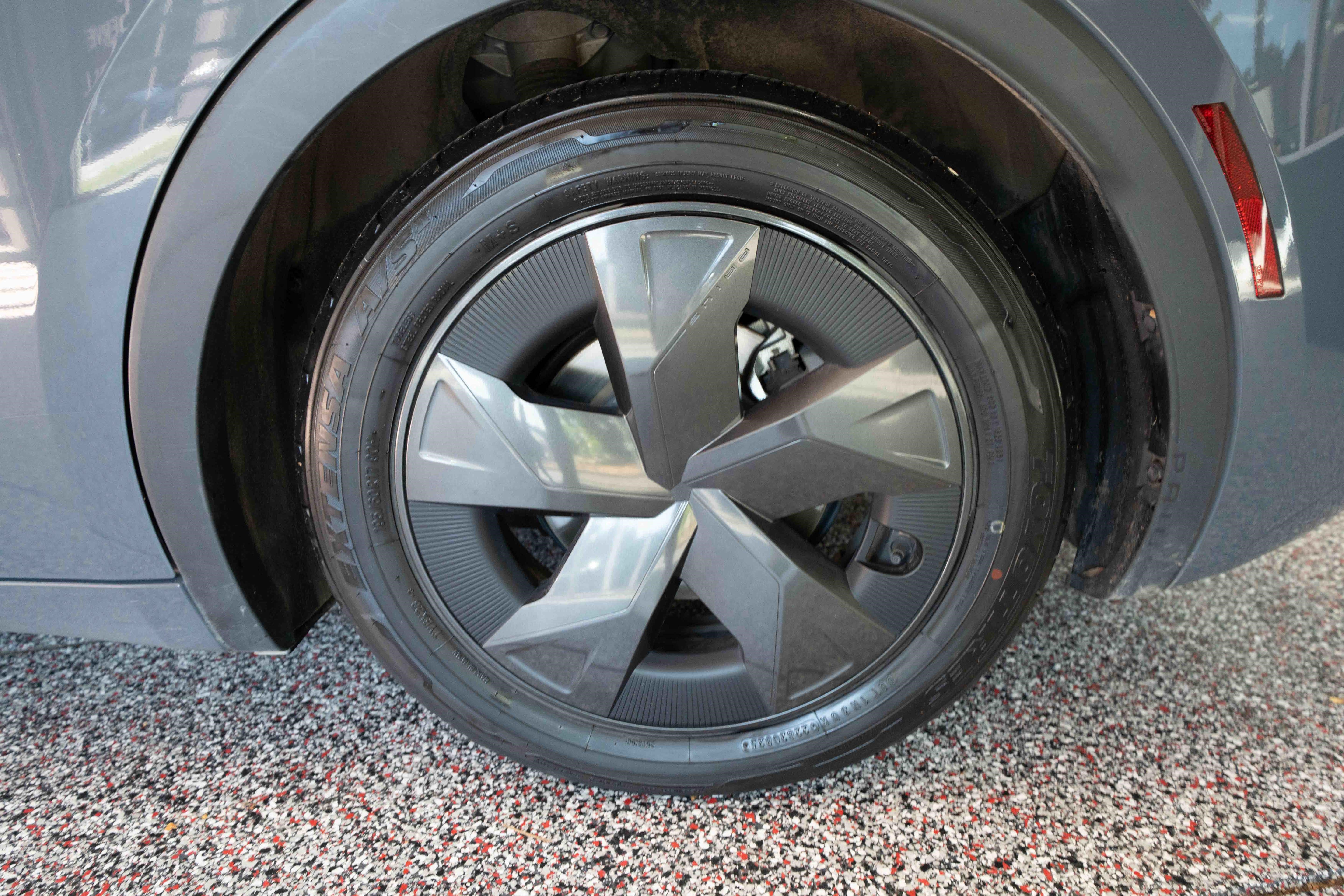Used 2025 Toyota Prius LE FWD image 28