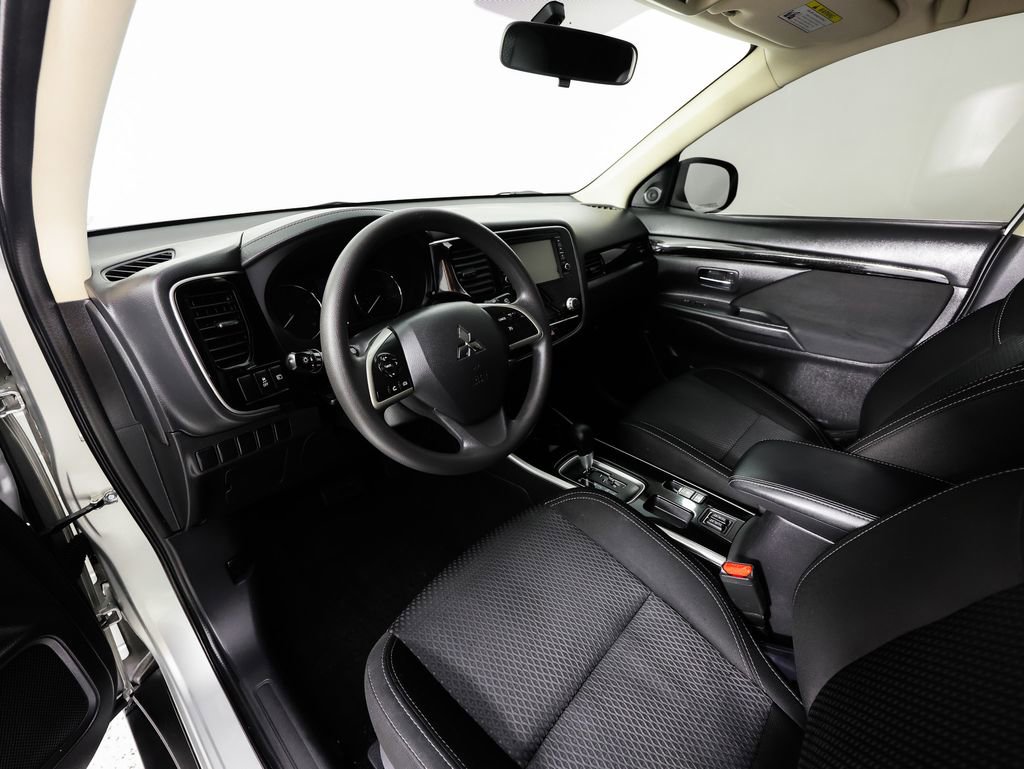 Used 2020 Mitsubishi Outlander ES image 22