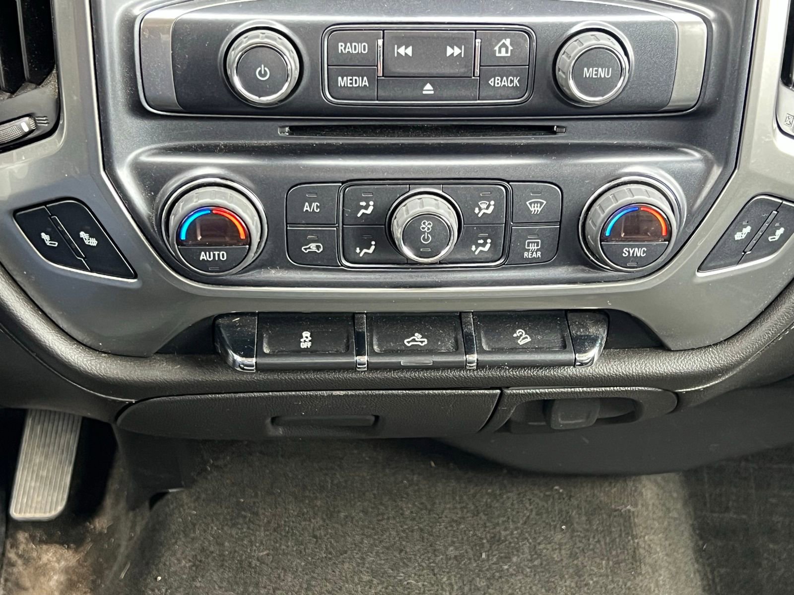 Used 2018 Chevrolet Silverado 1500 LTZ Z71 w/ Centennial Edition AWD/4WD image 31