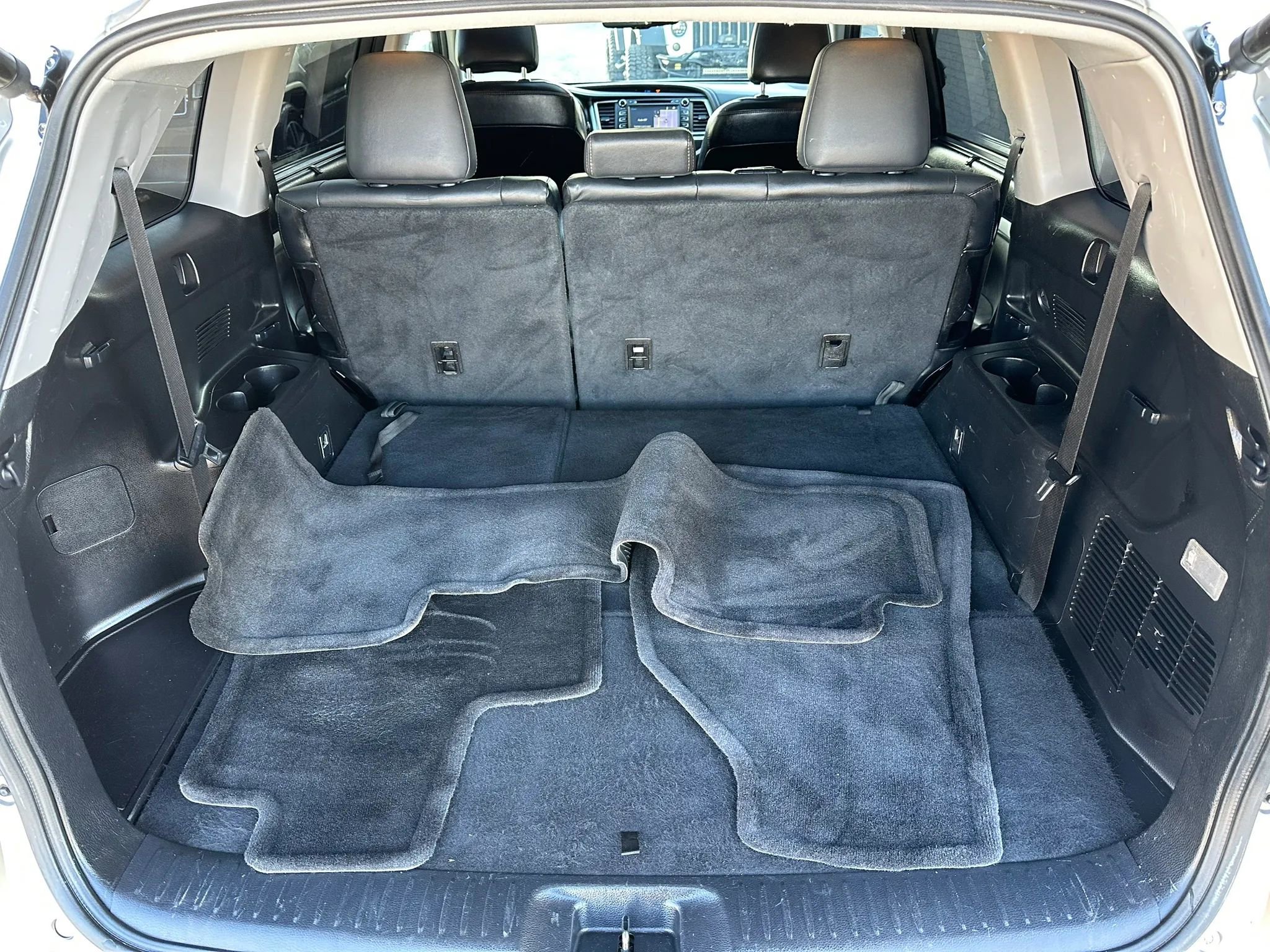 Used 2015 Toyota Highlander XLE image 19