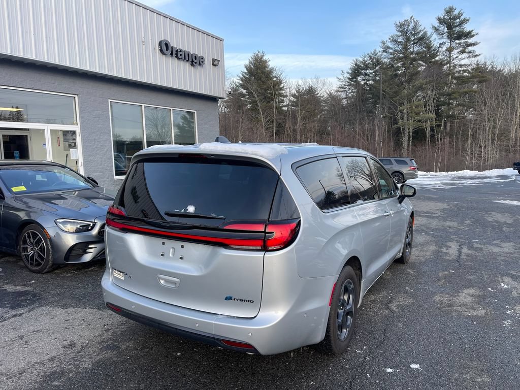 New 2023 Chrysler Pacifica Touring-L w/ S Appearance Package FWD image 6