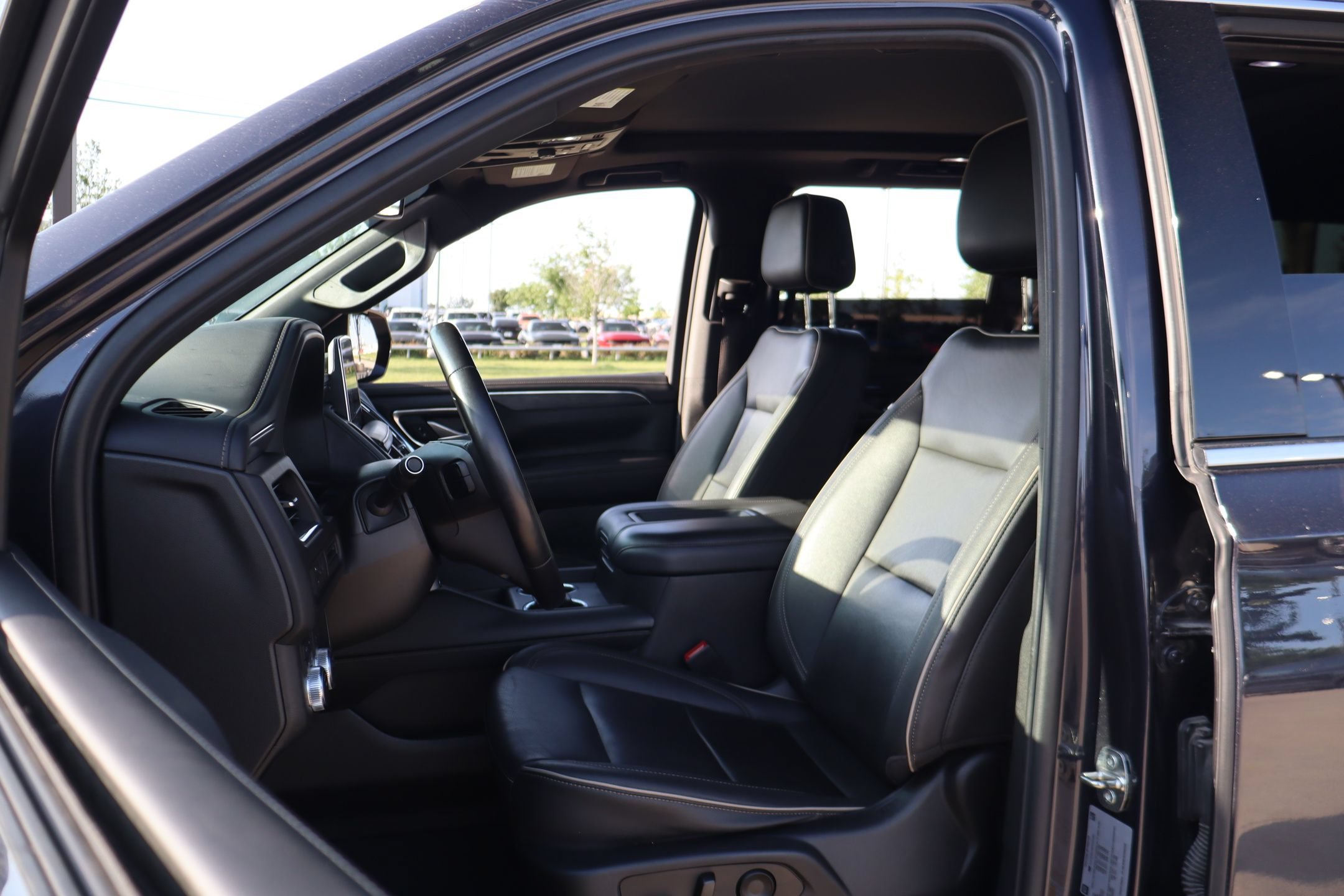 Used 2023 GMC Yukon SLT AWD/4WD image 11